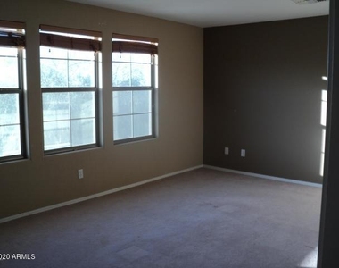 8909 S 58th Lane - Photo Thumbnail 11