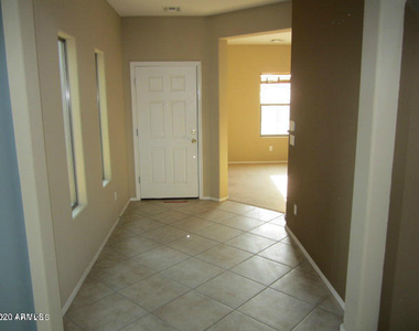8909 S 58th Lane - Photo Thumbnail 4