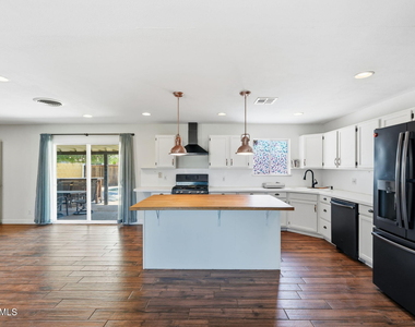 1239 W Elna Rae Street - Photo Thumbnail 12