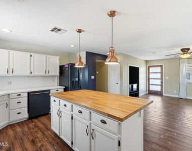 1239 W Elna Rae Street - Photo Thumbnail 13