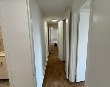 East 71st Street - Photo Thumbnail 5