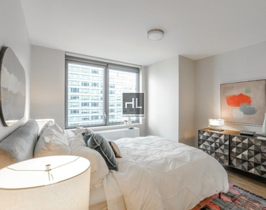 West 57th Street - Photo Thumbnail 1