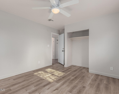 3622 W Sunland Avenue - Photo Thumbnail 17