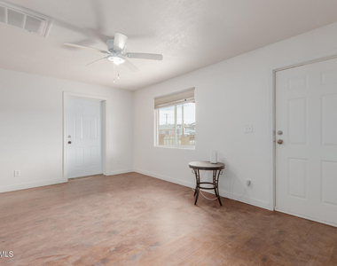 3622 W Sunland Avenue - Photo Thumbnail 3