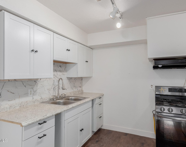 3622 W Sunland Avenue - Photo Thumbnail 7