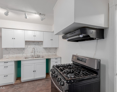 3622 W Sunland Avenue - Photo Thumbnail 8