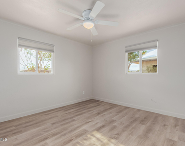 3622 W Sunland Avenue - Photo Thumbnail 16