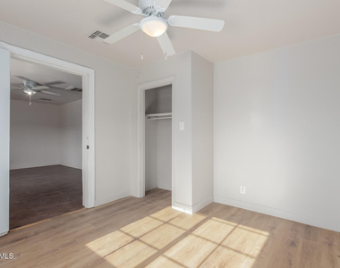 3622 W Sunland Avenue - Photo Thumbnail 12