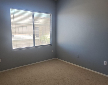 705 W Queen Creek Road - Photo Thumbnail 8