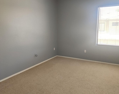 705 W Queen Creek Road - Photo Thumbnail 7