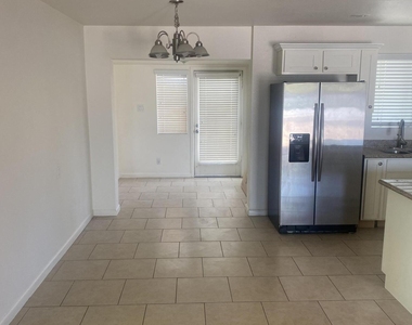 6611 E 1st Street - Photo Thumbnail 10