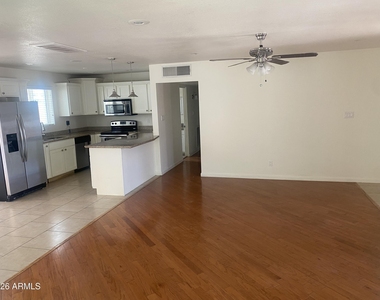 6611 E 1st Street - Photo Thumbnail 4