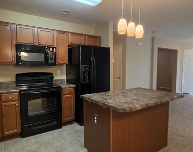 40458 W Hayden Drive - Photo Thumbnail 4