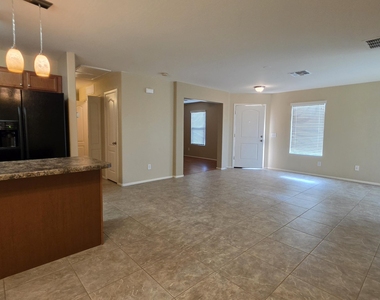 40458 W Hayden Drive - Photo Thumbnail 5