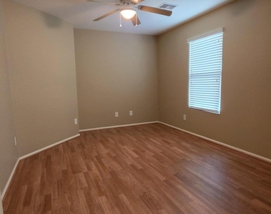 40458 W Hayden Drive - Photo Thumbnail 9