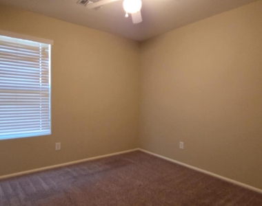 40458 W Hayden Drive - Photo Thumbnail 8