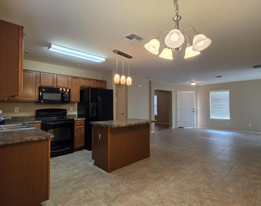 40458 W Hayden Drive - Photo Thumbnail 2