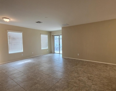40458 W Hayden Drive - Photo Thumbnail 15