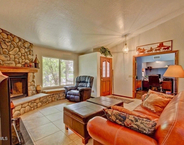 1132 E Linda Lane - Photo Thumbnail 9