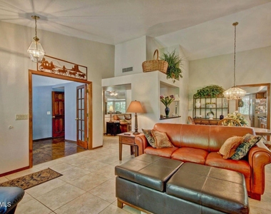 1132 E Linda Lane - Photo Thumbnail 8