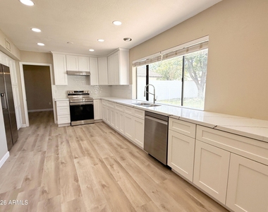 1529 E Edgewater Drive - Photo Thumbnail 6
