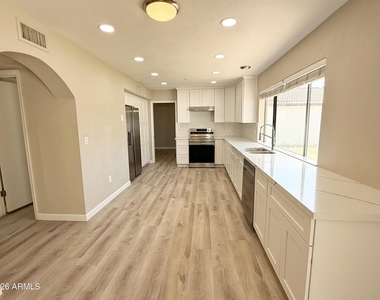 1529 E Edgewater Drive - Photo Thumbnail 5