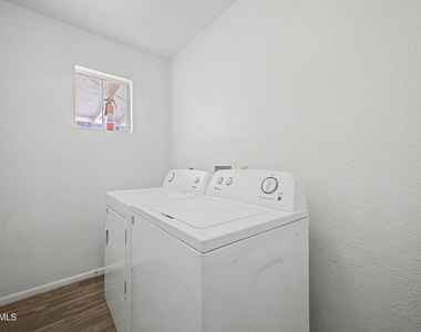 932 W Libra Drive - Photo Thumbnail 31