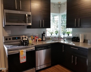 830 N 6th Avenue - Photo Thumbnail 4