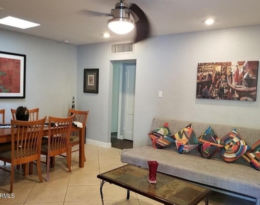 830 N 6th Avenue - Photo Thumbnail 3