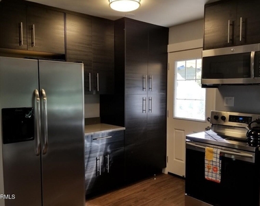830 N 6th Avenue - Photo Thumbnail 5