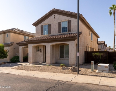 2051 E Carla Vista Drive - Photo Thumbnail 7