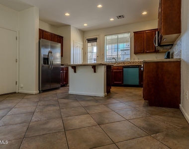 2051 E Carla Vista Drive - Photo Thumbnail 16