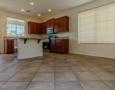 2051 E Carla Vista Drive - Photo Thumbnail 15