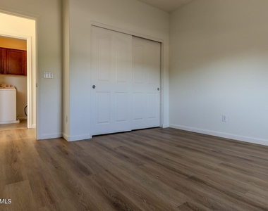 2051 E Carla Vista Drive - Photo Thumbnail 27