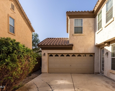 2051 E Carla Vista Drive - Photo Thumbnail 3
