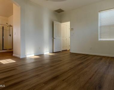 2051 E Carla Vista Drive - Photo Thumbnail 34