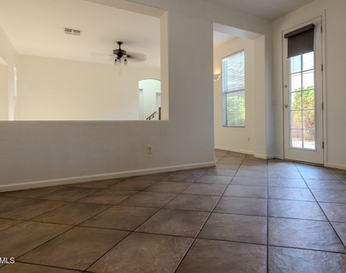 2051 E Carla Vista Drive - Photo Thumbnail 18