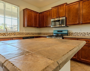 2051 E Carla Vista Drive - Photo Thumbnail 20