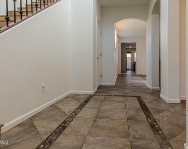 2051 E Carla Vista Drive - Photo Thumbnail 9