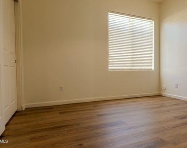 2051 E Carla Vista Drive - Photo Thumbnail 31