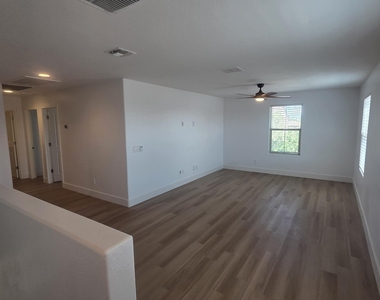 5220 S Hadron -- - Photo Thumbnail 14