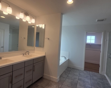 5220 S Hadron -- - Photo Thumbnail 20