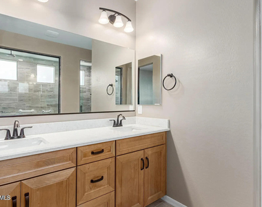 3161 S 183rd Drive - Photo Thumbnail 34