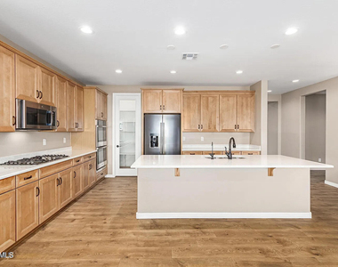 3161 S 183rd Drive - Photo Thumbnail 21