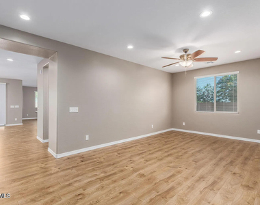 3161 S 183rd Drive - Photo Thumbnail 12