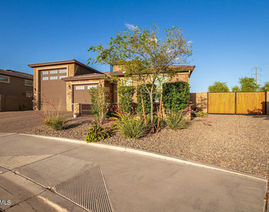3161 S 183rd Drive - Photo Thumbnail 5