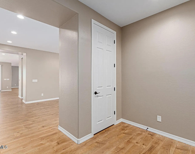 3161 S 183rd Drive - Photo Thumbnail 10