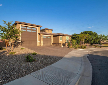 3161 S 183rd Drive - Photo Thumbnail 3