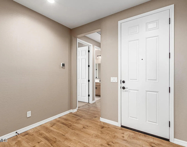 3161 S 183rd Drive - Photo Thumbnail 9
