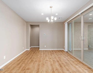 3161 S 183rd Drive - Photo Thumbnail 16